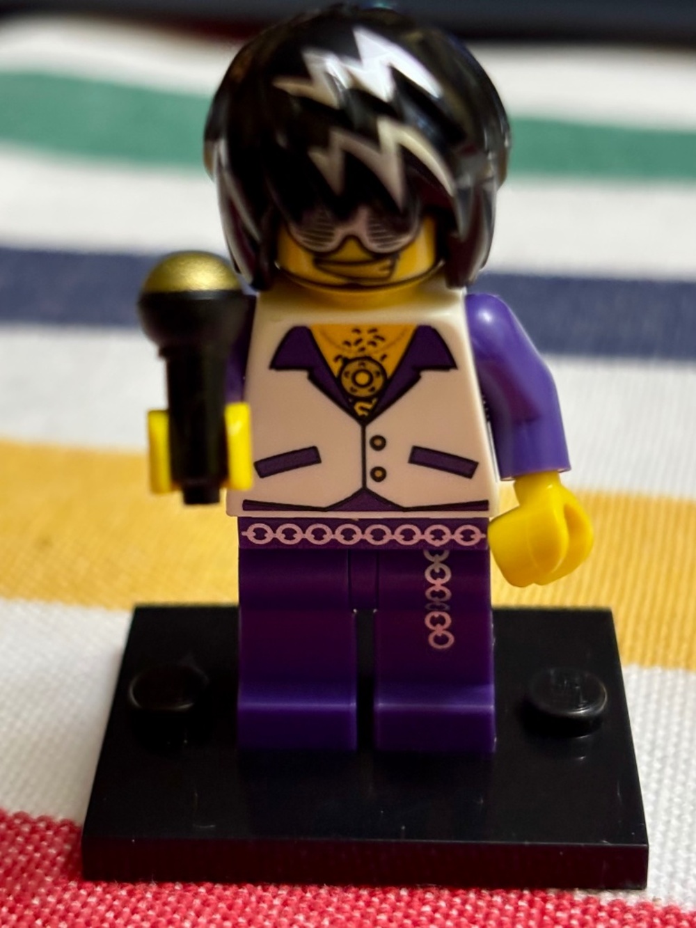 LEGO MALE MUSICIAN col267 with stand Released in 2016. LIKE NEW!